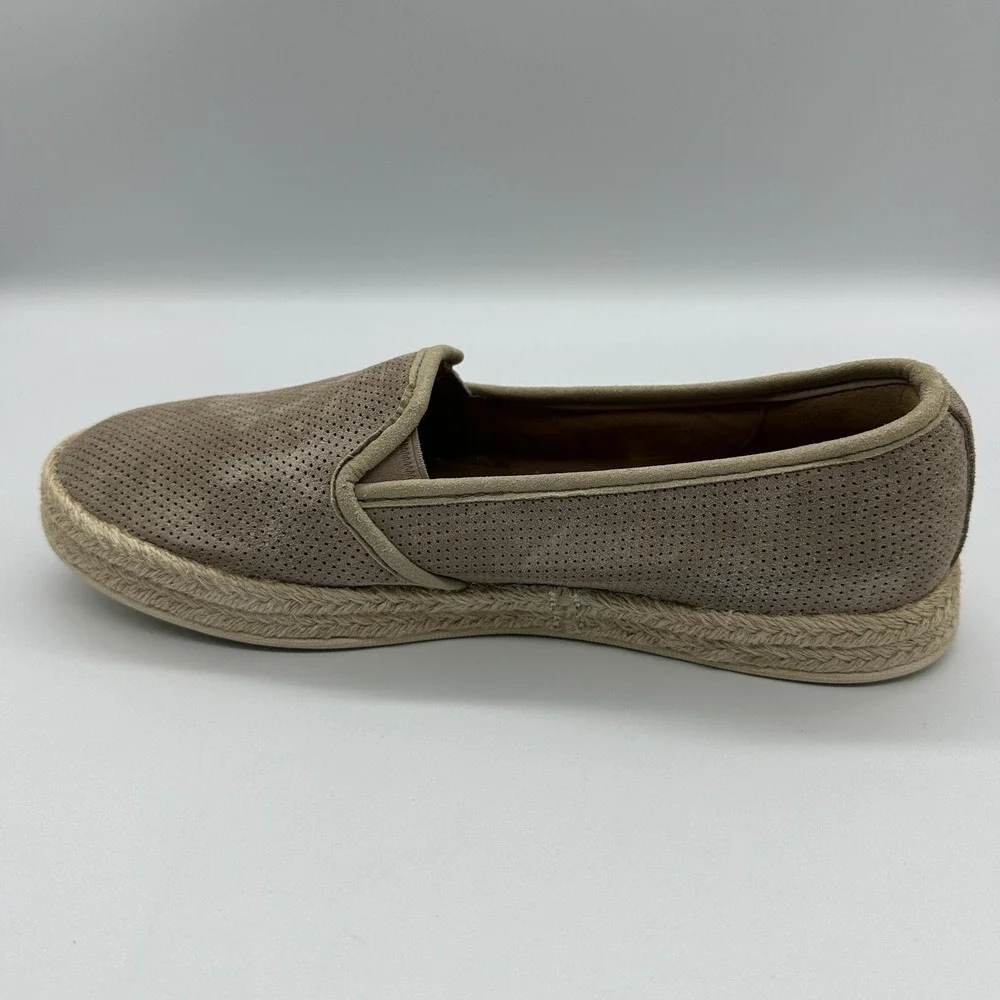 Clarks Soft Cushion‎ Shoes Womens Size 7.5 Beige Suede Slip On Espadrille Flats